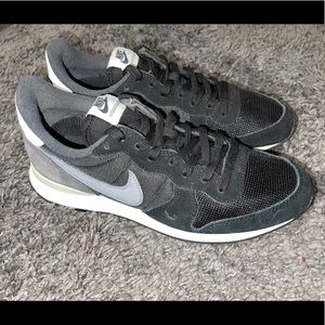 Nike internationalists shoes